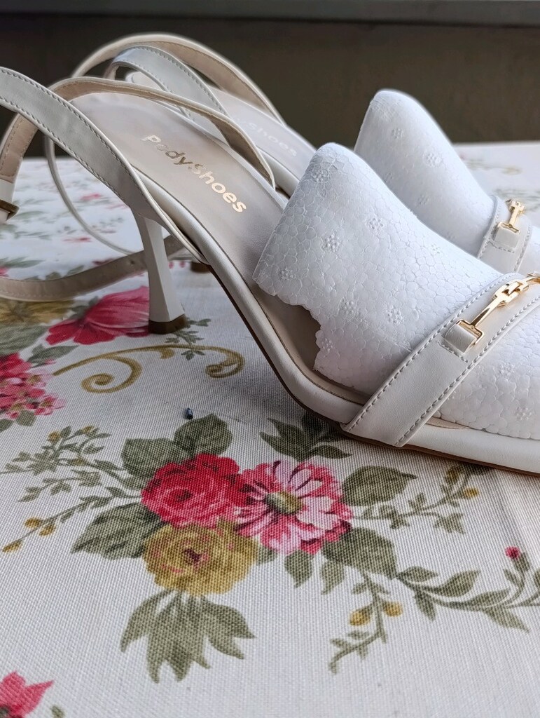 PodyShoes beyaz küt burunlu tokalı topuklu sandalet - 2