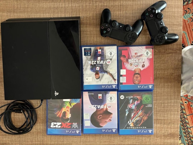 PlayStation 4 - 6