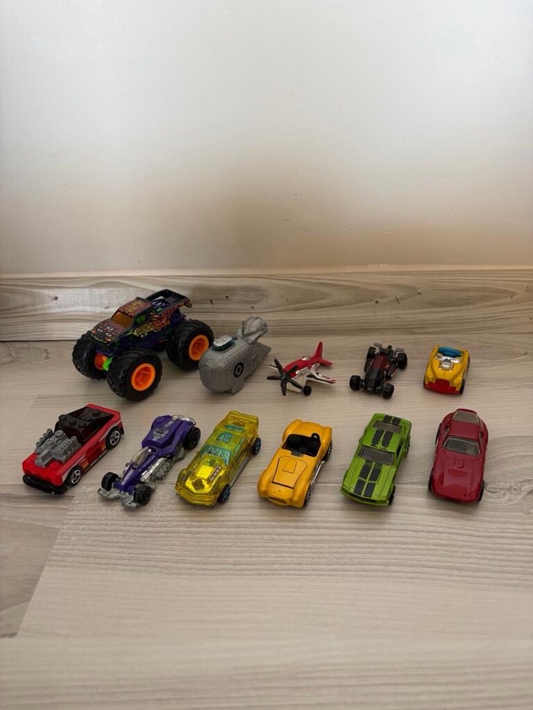 SAHİBİNDEN SATILIK 51 ADET HOT WHEELS OYUNCAK ARABALAR - 15