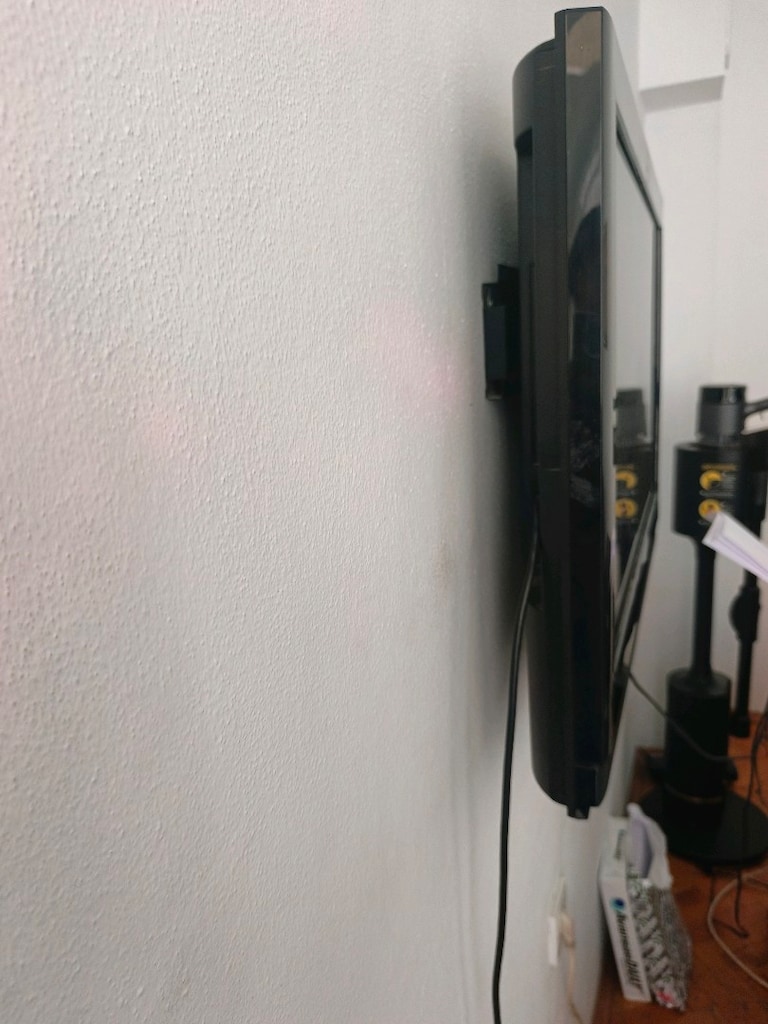 Grundig 82 ekran Televizyon, uydu alıcısı ve tv sehpası konsol dolabı - 3