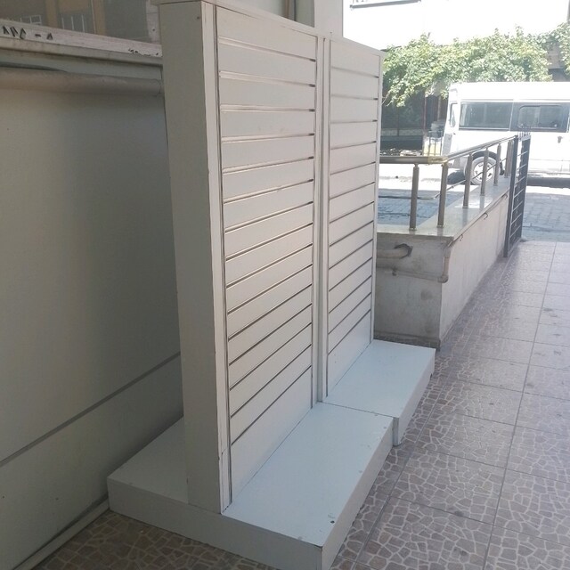 çift taraflı kanallı stand