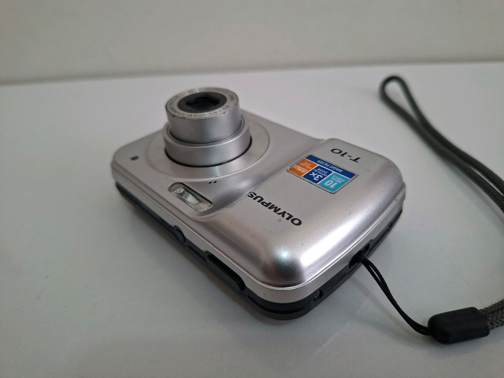 Olympus T-10 Dijital Fotoğraf Makinesi 10.0 Megapiksel 3x Zoom Gümüş - 2