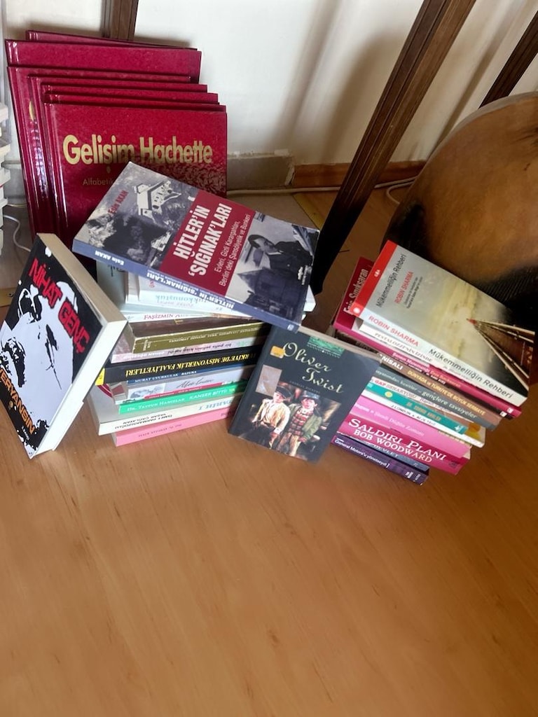 kütüphane dolusu kaliteli kitaplar