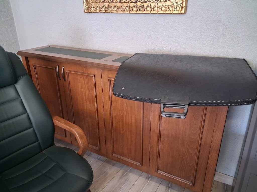 Temiz Kullanılmış Ceviz Klasik Makam Takımı + 5 Adet Deri Koltuk + Kon - 2