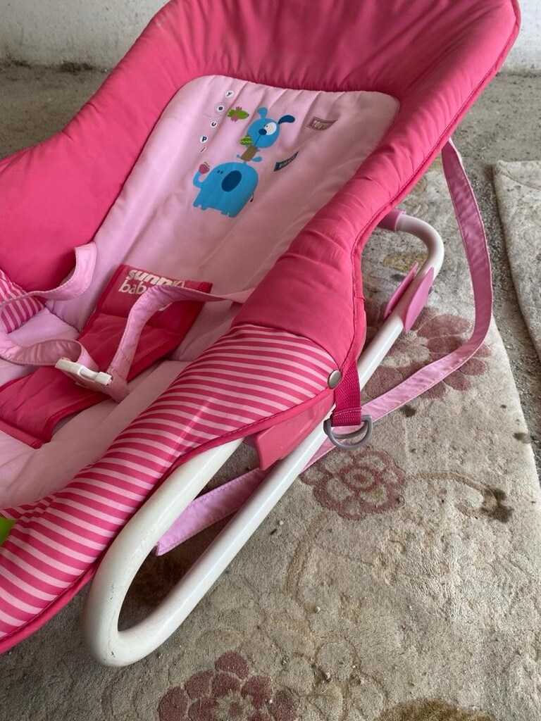 kız bebek sallanan ana kucağı - 8