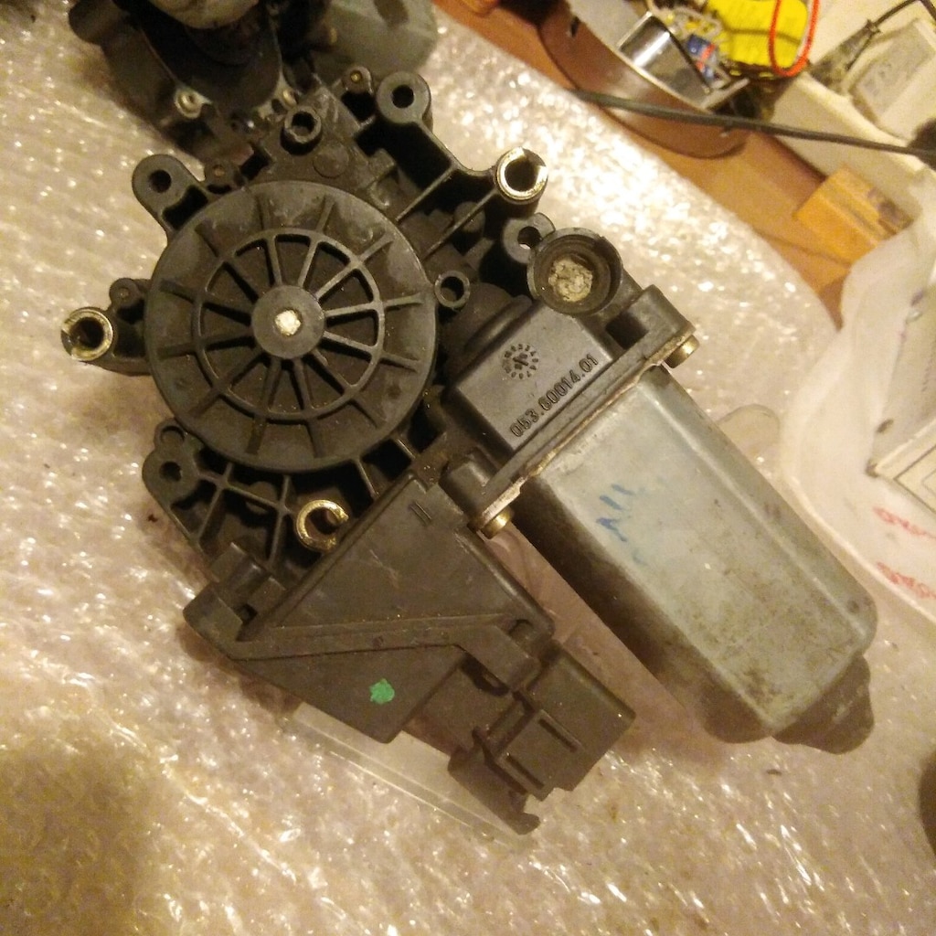 AUDİ A4 B5 SAĞ ÖN CAM MOTORU - 3