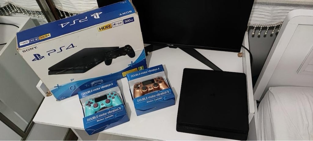 PS4 SLİM 1 TB 30 OYUNLU 2 SIFIR KOL ÜCRETSİZ OYUN YÜKLENEN MODEL