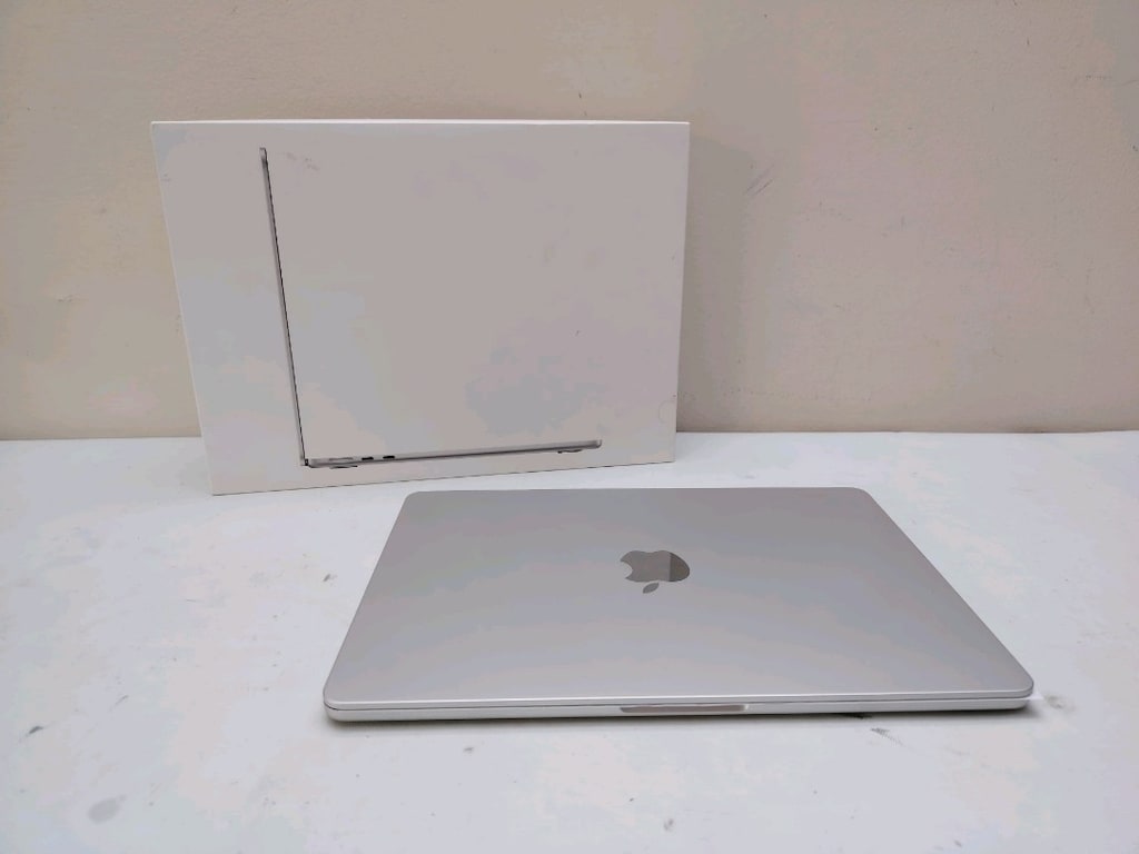 MacBook Air 2022 M2 ÇİP 8GB RAM 256GB PİL DEVRİ SADECE 44 - 6