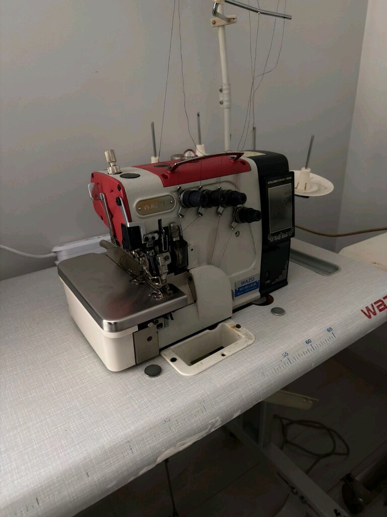 Overlok ve dikiş makinesi