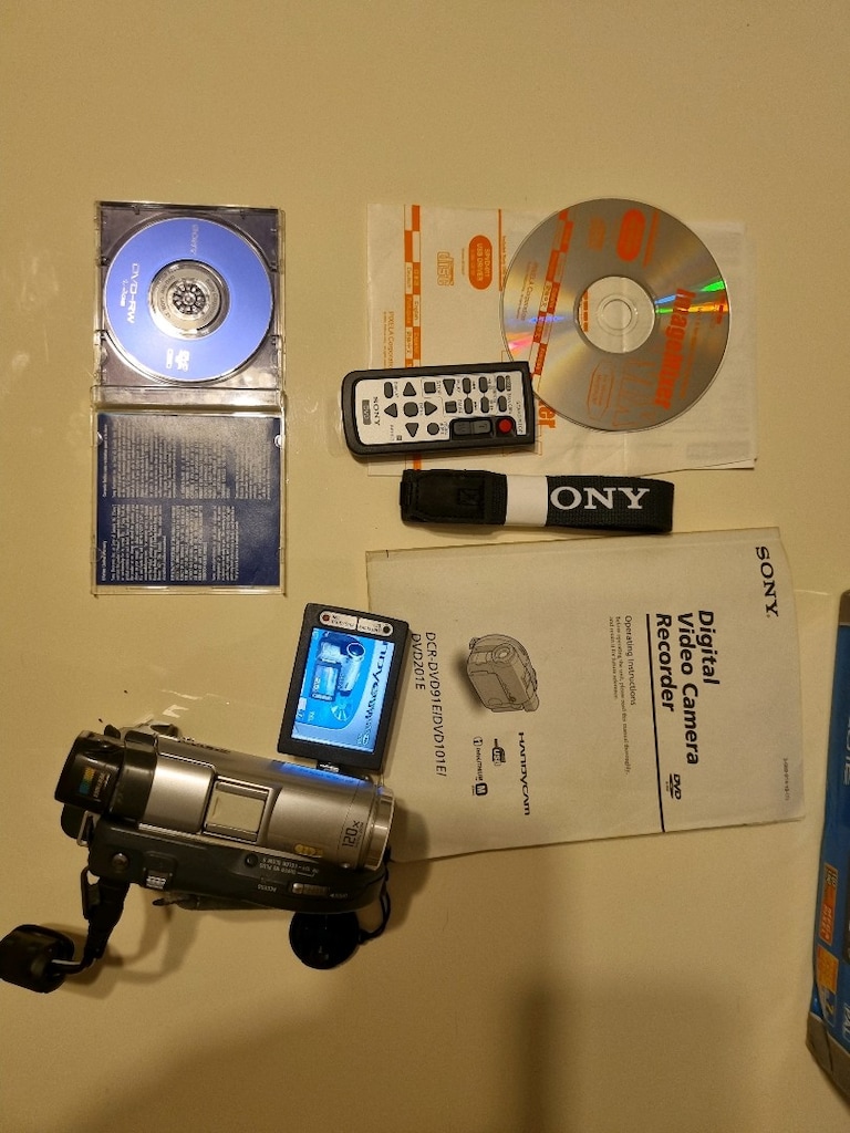 Sony Handcam DCR DVD201E camera - 2