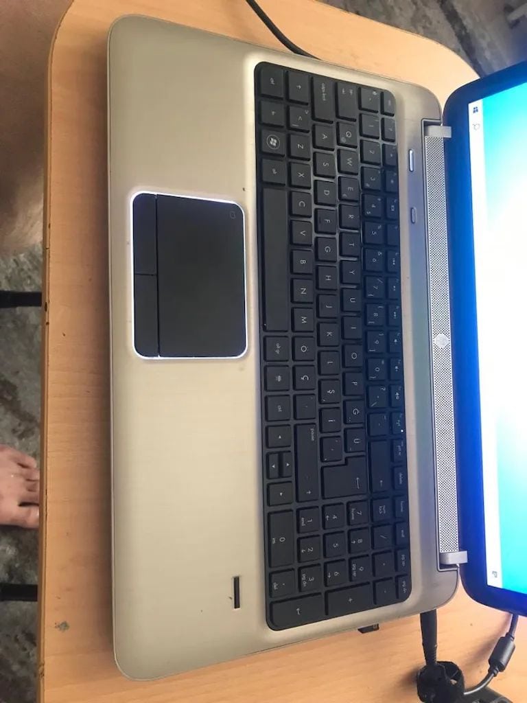 TERTEMİZ HATASIZ 8 ÇEKİRDEKLİ ÇİFT EKRAN KARTLI NOTEBOOK LAPTOP - 8
