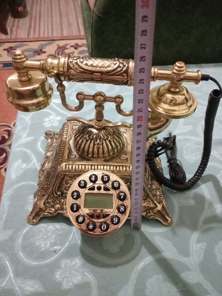 Eski, pirinç telefon - 5
