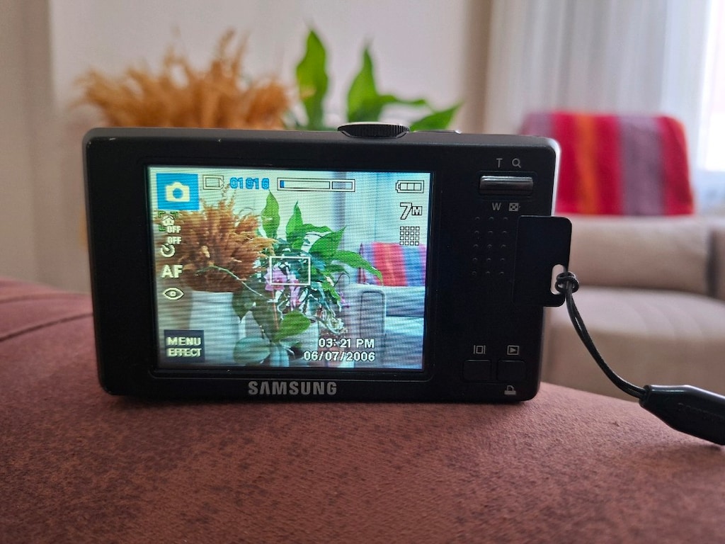 Samsung L74 Wide Dijital Fotoğraf Makinesi 7.2 Megapiksel 3x Zoom Siya - 7
