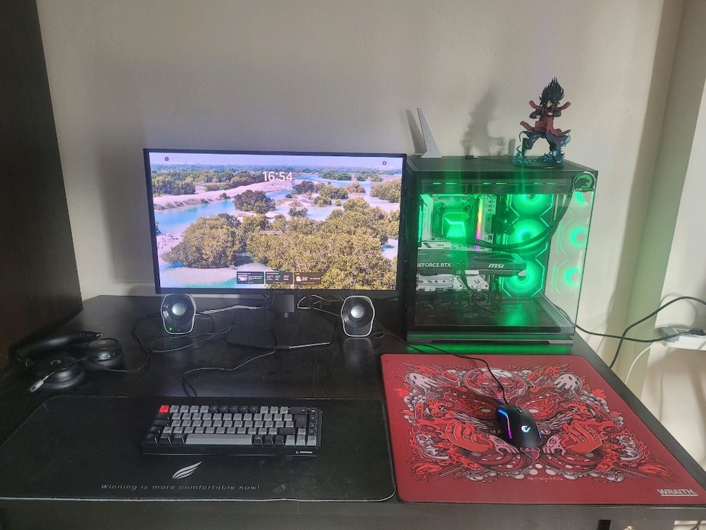 Gaming Setup Oled Monitör - 6