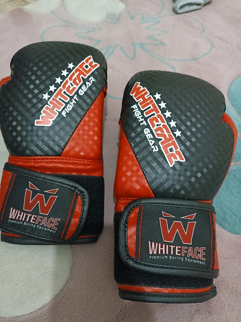 kullanılmamış boks eldiveni