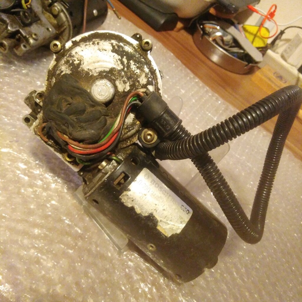 MAN F2000 F90 M90 ÖN SİLECEK MOTORU PARÇA NO: 81264016126 - 5