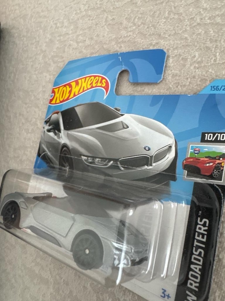Hotwheels BMW İ8 ve Monster High - 4