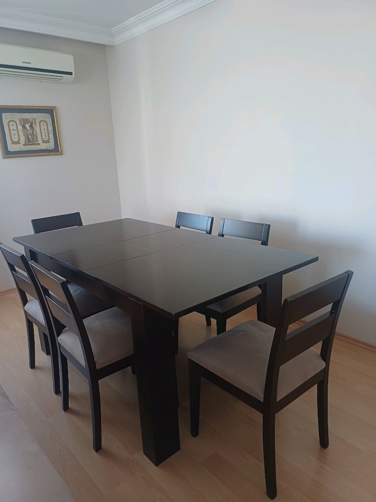 salon koltuk takımı, yemek masası, 8 sandalye ve orta sehpa - 8