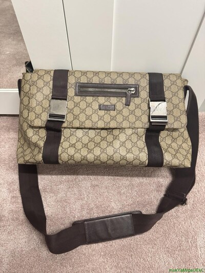Gucci kol çantası . (950€ yerine) Yeni gibi!
