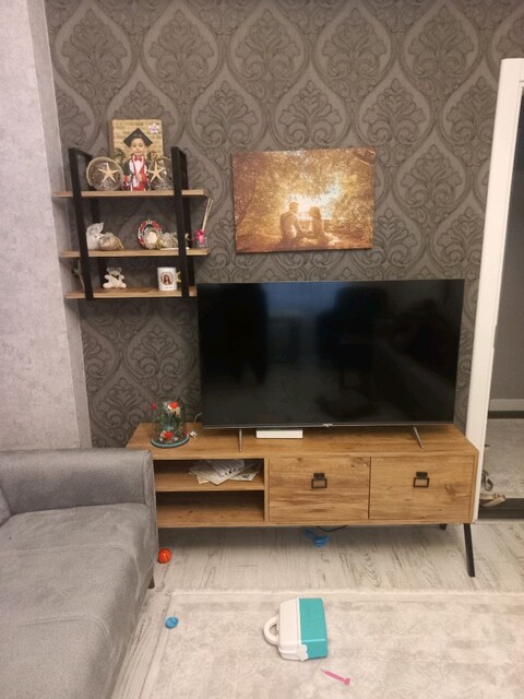 tv ünitesi ve kitaplik