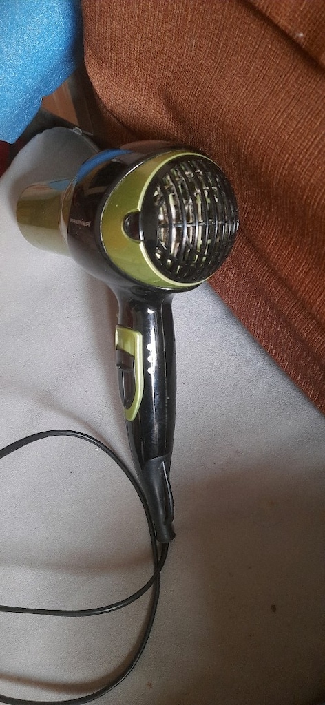 Yeşil siyah sıfıra yakın saç kurutma makinesi - 3