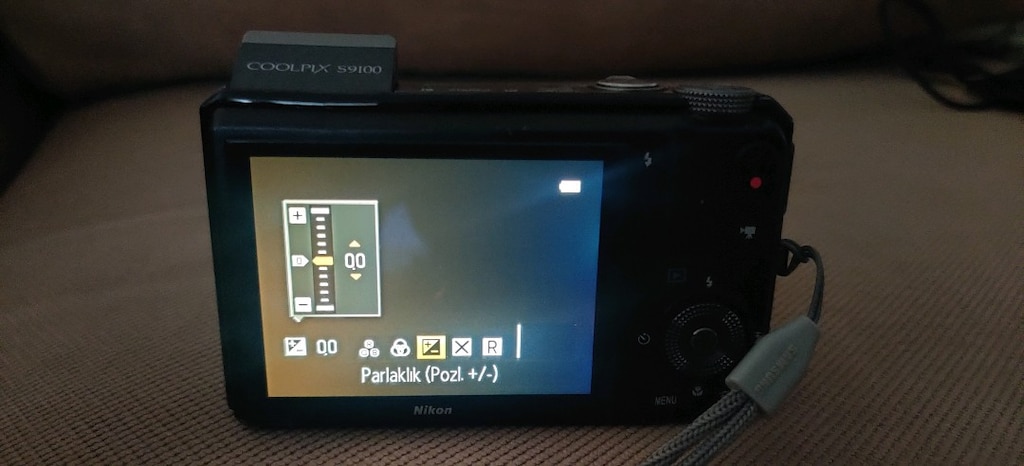 Nikon Coolpix S9100 model gümüş renkli fotoğraf makinesi. - 16