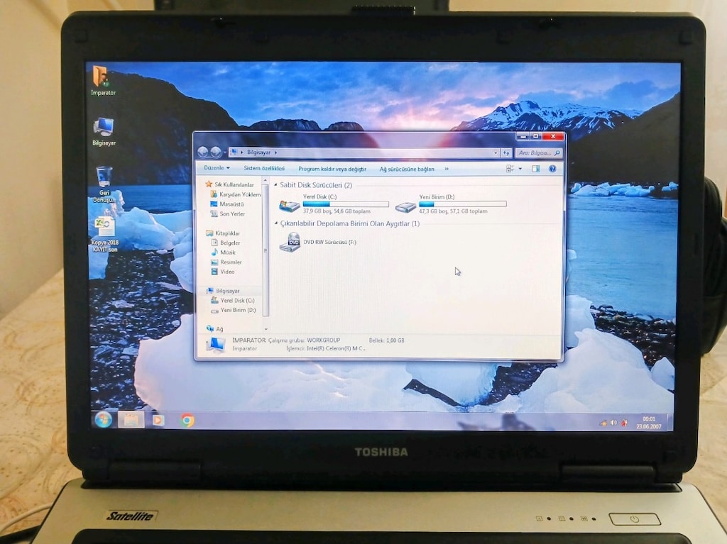 Toshiba Satellite L40-139 - 2