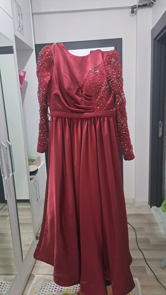 kırmızı abiye