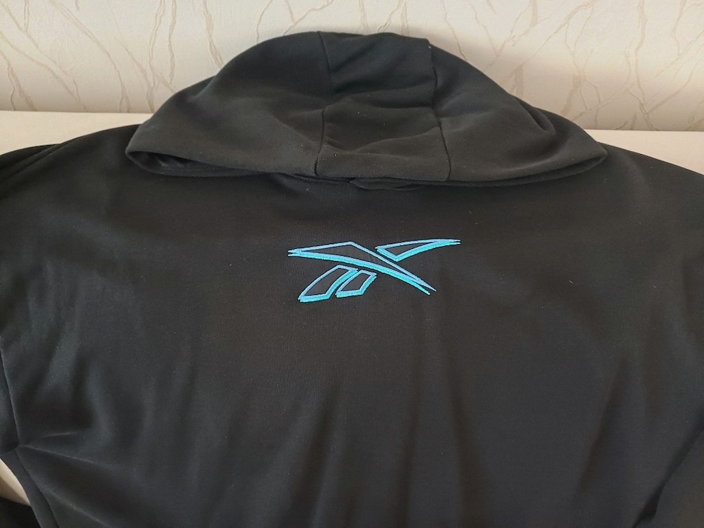 Reebok XXL orijinal defosuz kapşonlu swit 4 mevsim.