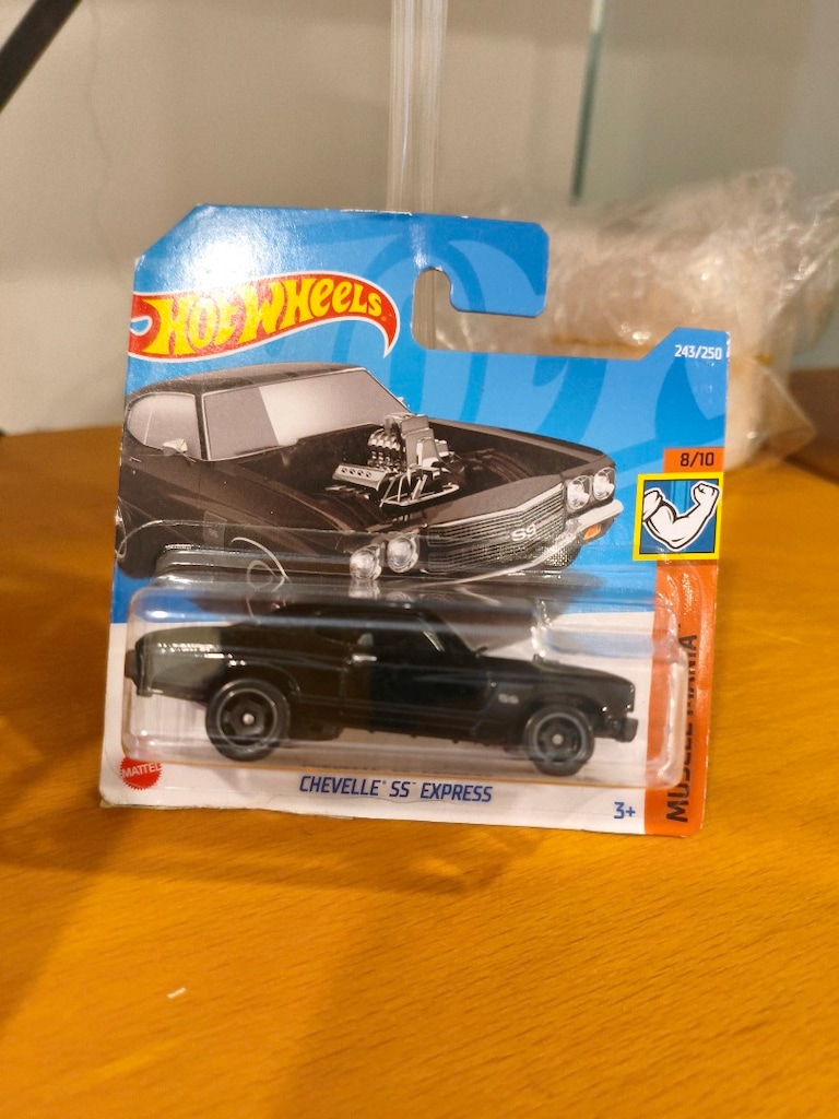 hot wheels Aston Martin Cadillac chevelle ss - 3
