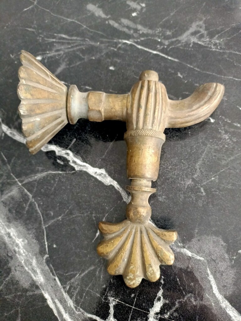 eski antika sarı musluk - 2