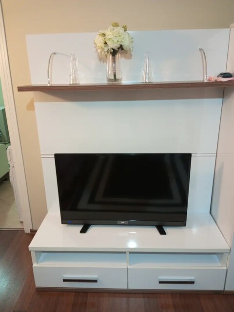 TV ÜNİTESİ BEYAZ ÇOK TEMİZ SAĞLAM