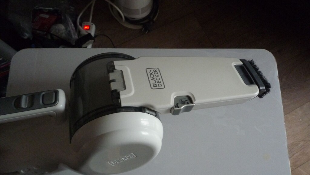Black & Decker Dustbuster Pivot Şarjlı El Süpürgesi Li-Ion Pilli - 4
