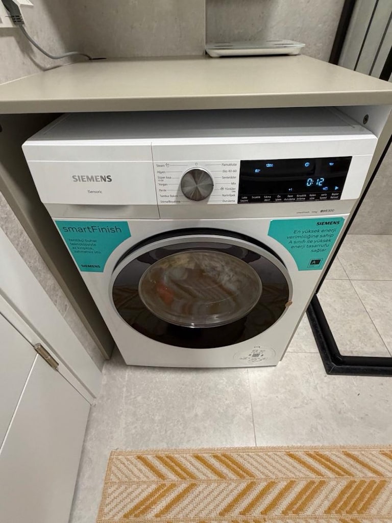 Siemens iQ300 10kg Çamaşır Makinesi 1 yaşında