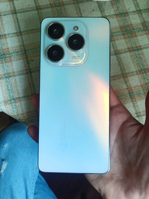 Türkiye cihazı tecno spark 20 Pro 256 GB 8+8 toplam 16 rem vardır