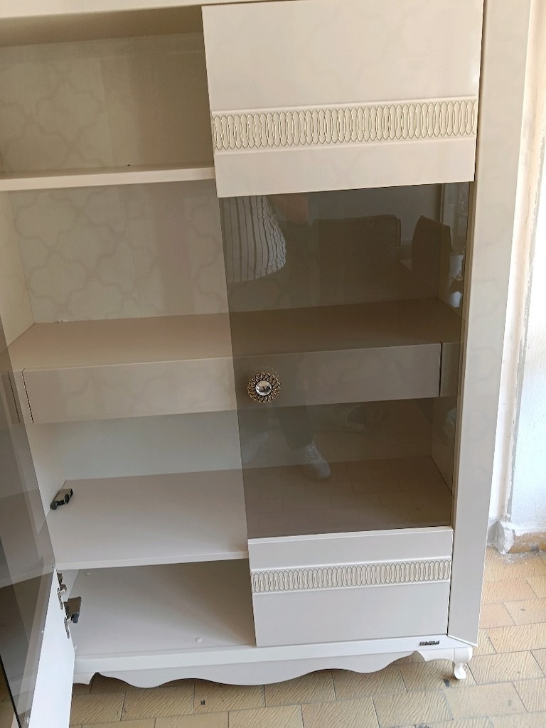 İstikbal Marka Temiz Cam Kapaklı/Aydınlatmalı Salon Vitrini / Gümüşlük - 5