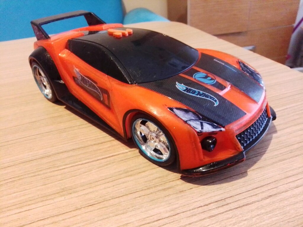 Hotwheels markalı Işıklı Oyuncak araba - 4