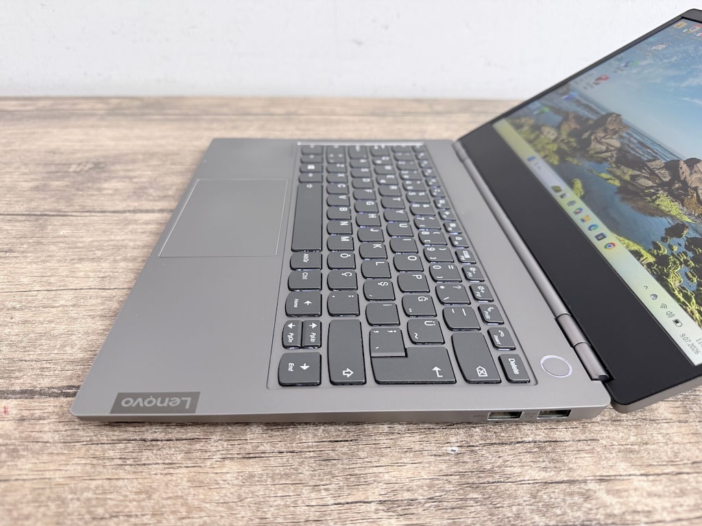 Lenovo ThinkBook 13s Premium Cihaz | IPS Ekran | Işıklı Klavye - 4