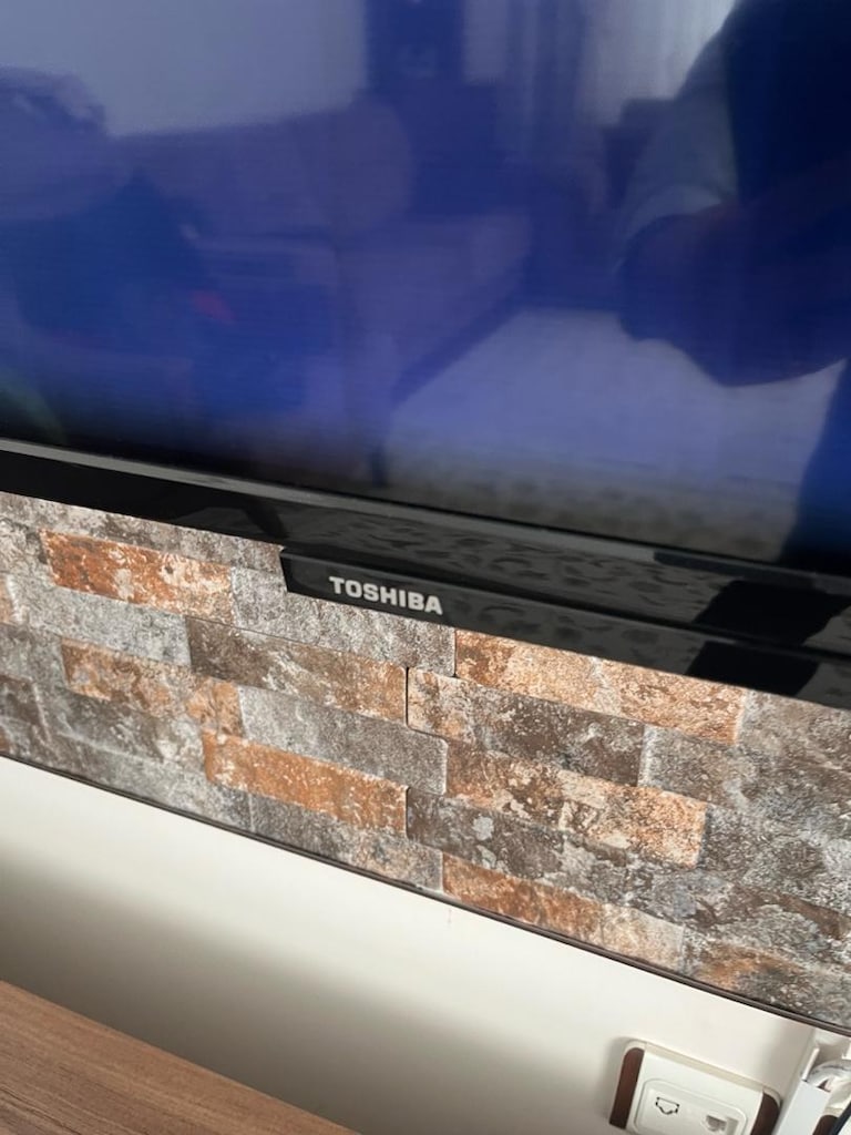 Toshiba 50 inch TV - 5