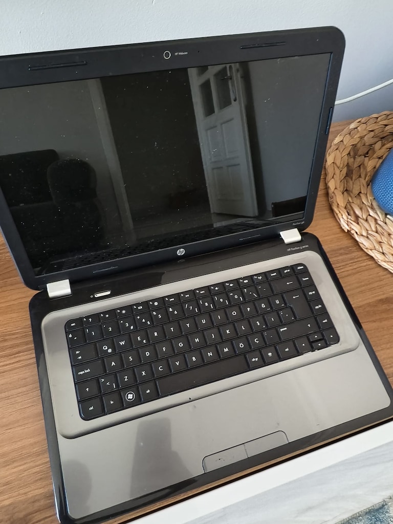 HP LAPTOP - 10