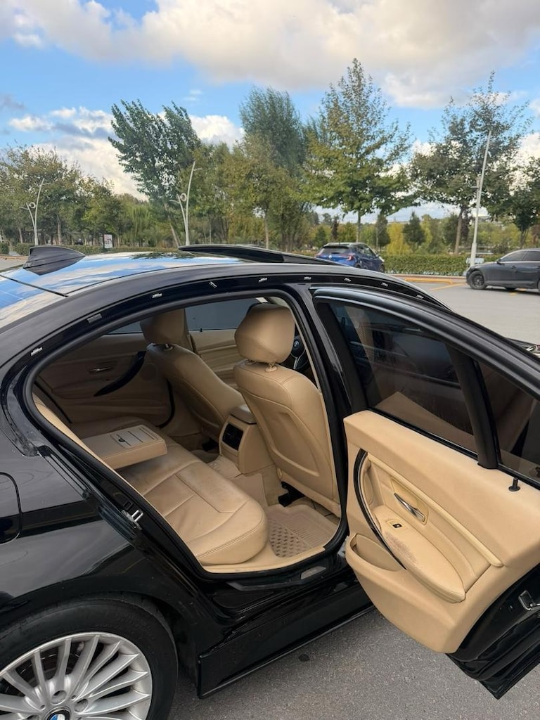 BMW 320i - 11