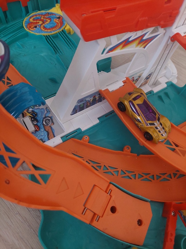 Hot wheels köpek balığı oyuncak seti - 14