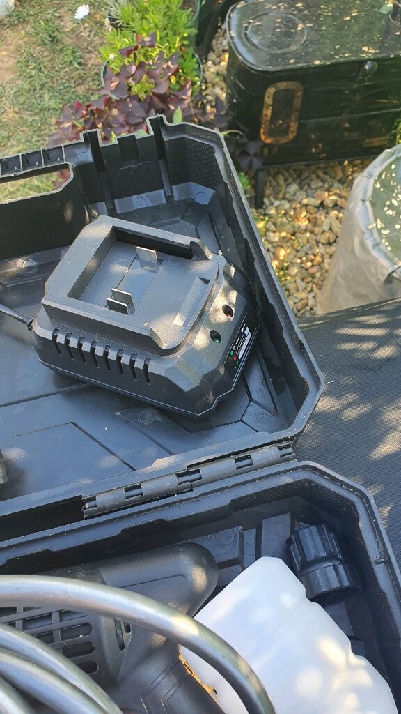 Araç. Bahçe Yıkama makinadı köpük atar - 7