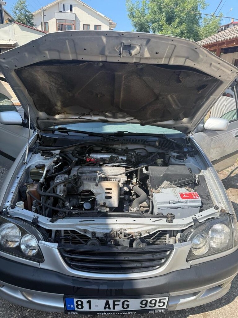Toyota avensis 2.0 - 13