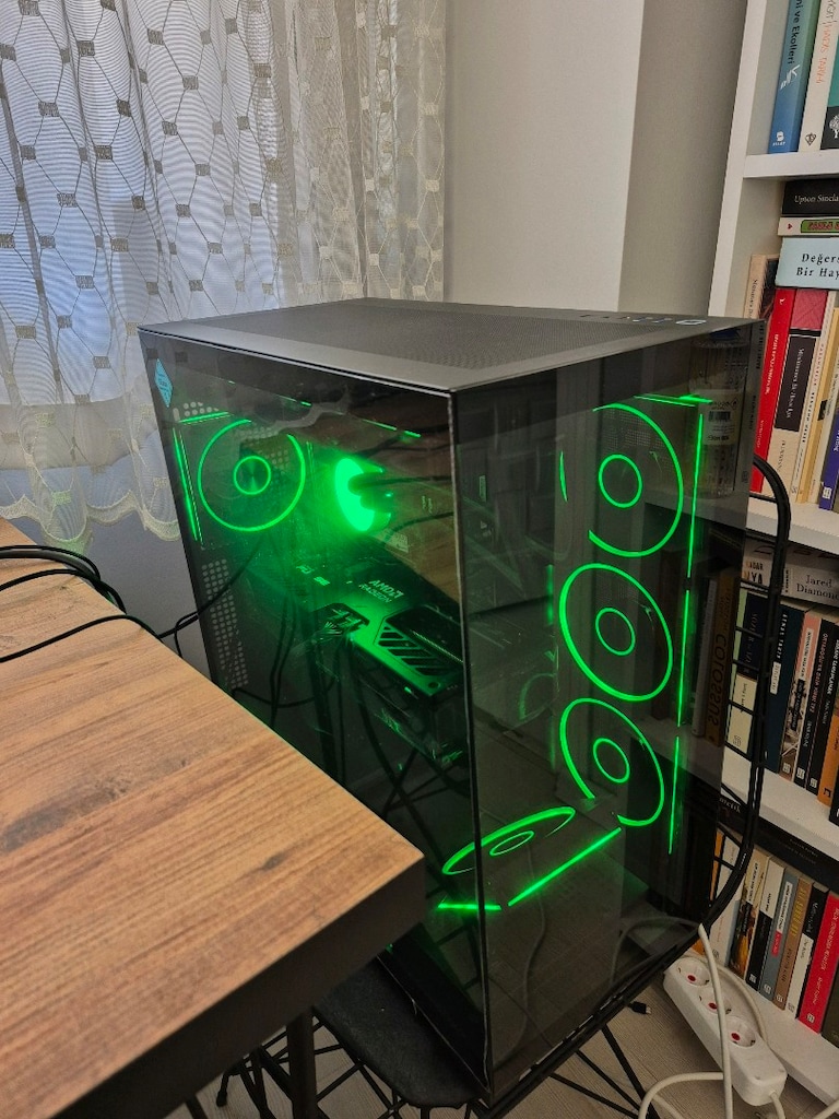 Radeon 9070XT 16 GB Reyzen 5 7500X3D 32 GB DDR5 1 TB KASA - 2
