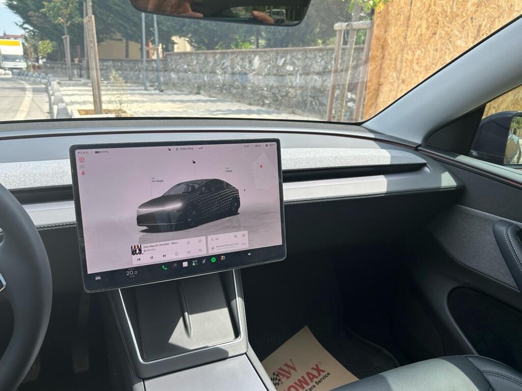 2025 Tesla Juniper Premium - 5