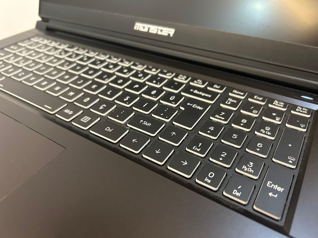 Sıfır Gibi-Monster Abra A7 V15.3-RTX3050-6GB-1TB-24GB-i5-13H-7,3'' - 5