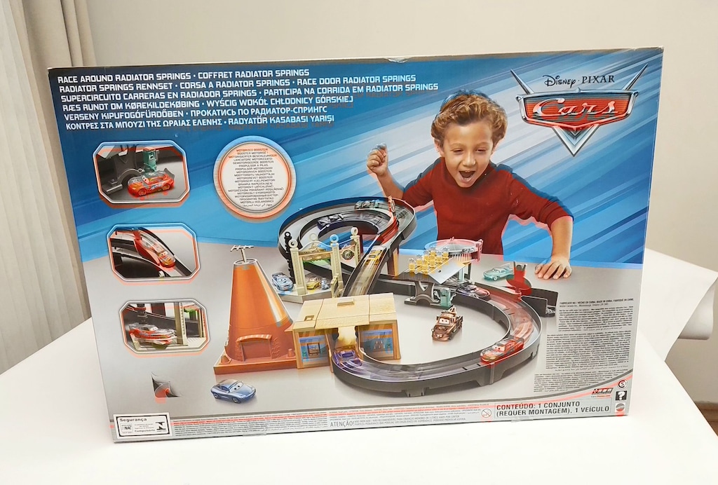 Disney Cars GGL47 Radiator Springs Yarış Seti - 10