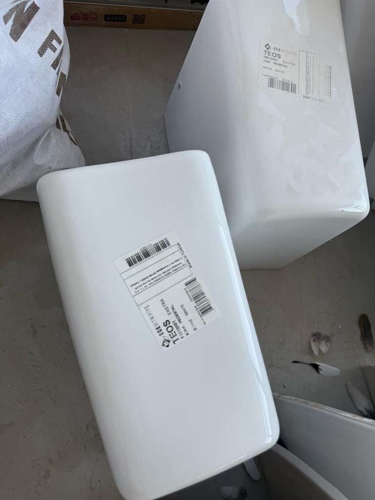Jelatinleri üstünde Lavabo ve tuvalet - 4