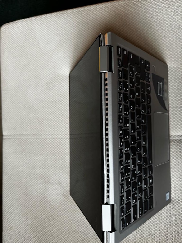 Lenovo Yoga 720 - 6